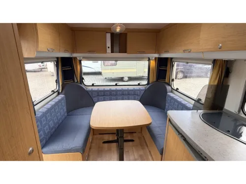 Knaus Sudwind 450 FU French bed dinette toilet photo: 1