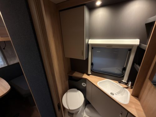 Knaus Sport 460 EU 1800 KG + Einzelbetten Foto: 8