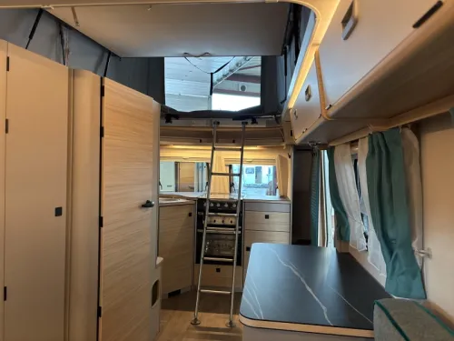 Eriba Touring 620 Harbour Blue Pop-top roof  photo: 9