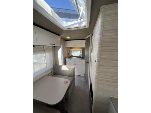 Dethleffs C'Joy Active 420 QSH COMPACT-XL REFRIGERATOR photo: 11