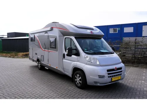 B&uuml;rstner Ixeo 726 Single beds and pop-top roof photo: 1