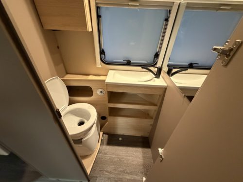 Weinsberg CaraLife 470 EU Einzelbetten / Dinette Foto: 10