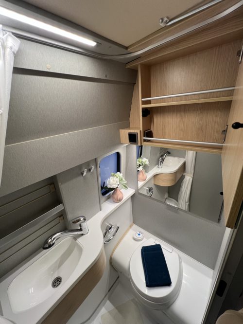 Hymer Free S600 AUTOMATIC TRANSVERSE BED + POP-TOP ROOF BICYCLE RACK photo: 10