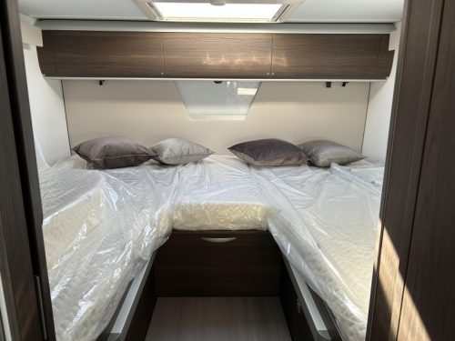 Adria Coral Supreme 670 DL 180HP automatic photo: 4