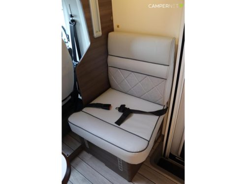 Mc Louis MC4 865 140pk Automaat | Levelsysteem | 5 Zitplaatsen | Dak airco | Hefbed | Luifel | Construct slot | Zonnepaneel | Fietsendrag foto: 10
