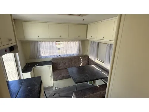 Dethleffs Camper 440 T asiento de tren cama fija aseo foto: 1