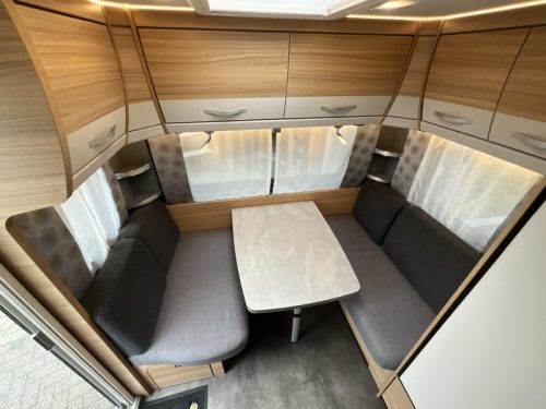 Dethleffs Camper Avantgarde 460 EL FULL OPTIONS-SINGLE BEDS  photo: 4