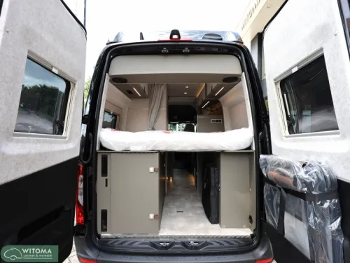 Hymer Grand Canyon S 600 4x4 Birthday = treats photo: 21