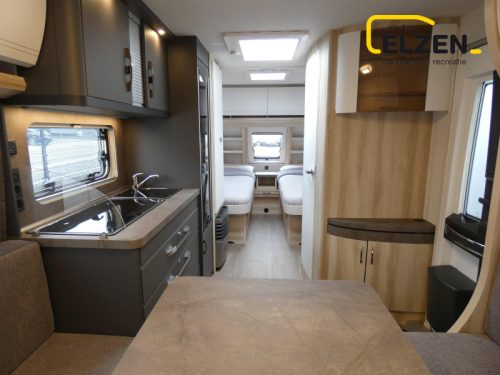 Hobby De Luxe 540 UL White Edition Action Package photo: 12