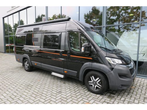 P&ouml;ssl Globecar 640 CAMP EINZELBETT+AHK+BLACK ED Foto: 1