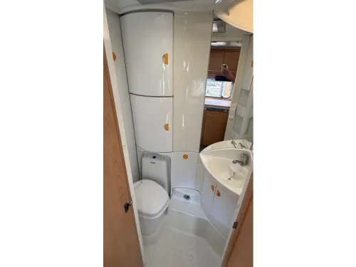 Knaus Sudwind 495 TK habitaci&oacute;n infantil con asientos redondos foto: 4