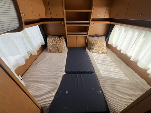 Laika Ecovip 715 SINGLE BEDS+POP-TOP ROOF MOTOR AIR CONDITIONING TOW HITCH photo: 2