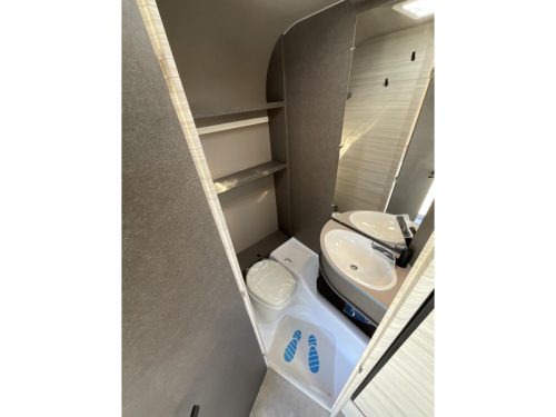 Dethleffs C'Joy Active 420 QSH COMPACT-XL REFRIGERATOR photo: 14