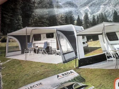 Adria Adora 472 LU banquette ronde lit fixe auvent photo : 5