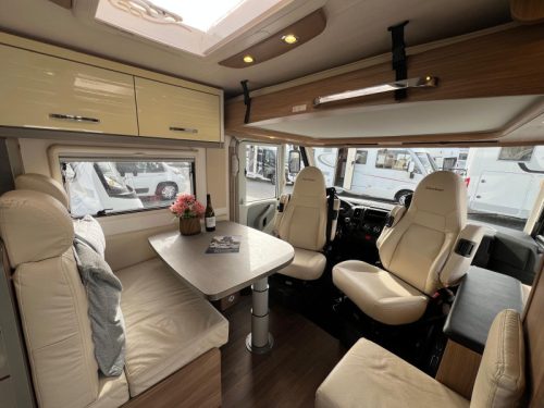 B&uuml;rstner Aviano I 727 queensbed pop-top roof 150HP photo: 9