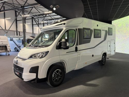 Adria Compact Select DL Automatik / L&auml;ngsbett Foto: 5