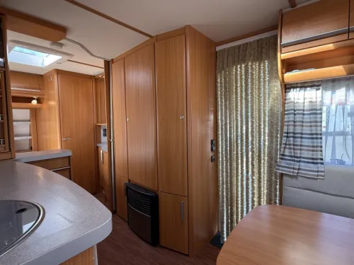 Fendt Saphir 510 TFB French bed dinette toilet photo: 8