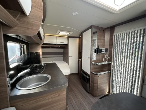 Knaus Sport Silver Selection 450 FU AWNING-AWNING-NEAT photo: 3