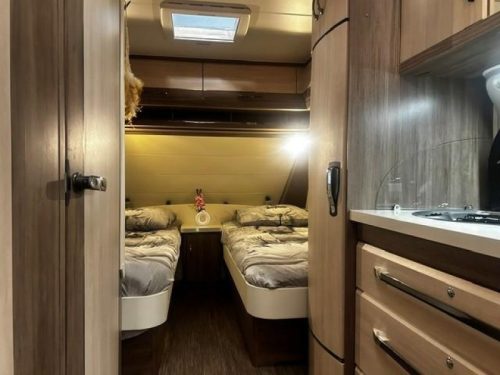 Hobby De Luxe 495 UL mover, awning photo: 7