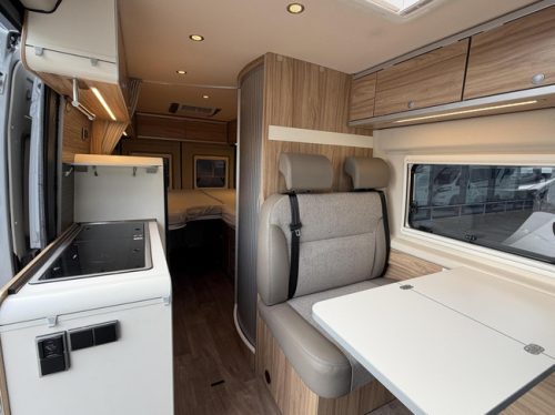 Hymer Yellowstone Cross-Over 180PS 9T-Automatik Einzelbetten Solarpaneele Foto: 11