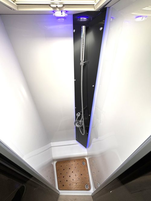 Chausson 768 XLB Titanium AUTOMATIC QUEEN BED + POP-TOP ROOF + F2F photo: 10