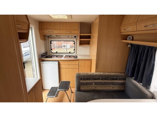 Beyerland Vitesse 460 MD Heckk&uuml;che Sitzgruppe Festbett Foto: 1