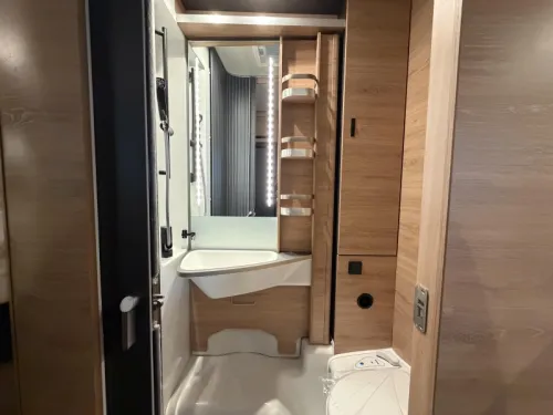 Knaus L!ve Wave 650 MEG Black Selection /Automatik Foto: 12