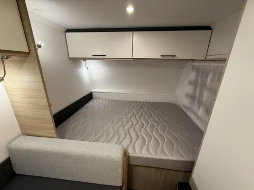 Caravelair Alba 400 FESTBETT DINETTE MARKISE Foto: 6