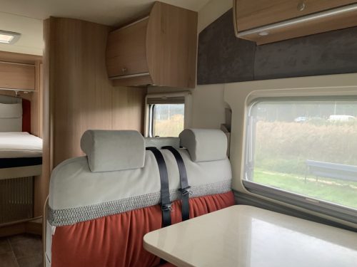 B&uuml;rstner Ixeo IT 700 2.3 MultiJet 130 PK, Queensbed, Zij-bank, Draaistoelen, Bj.2012 &ldquo;Uw Camper-verkoopmakelaar  Camper centrum on the road foto: 17