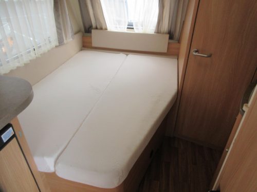 Knaus Sudwind 450 FU MOVER UND VORZELT Foto: 5