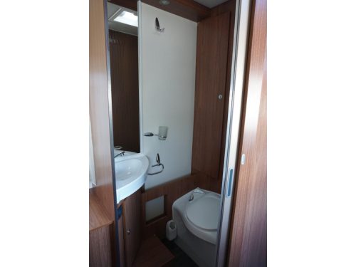 Eura Mobil Profila T 680 QB photo: 8