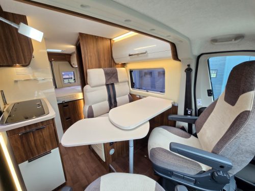 Karmann Davis 590 Fixed Bed Automatic 150hp photo: 11