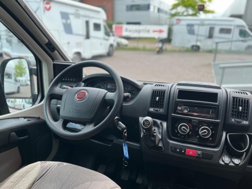 Challenger Vany 114 V Buscamper Transverse bed photo: 10