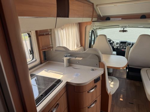 Hymer T 704 SL single beds levelling system photo: 4