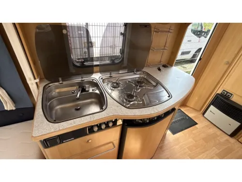 Dethleffs Camper 440 DB Rundsitzgruppe Festbett Toilette Foto: 8