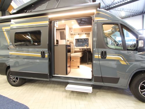 B&uuml;rstner B66 C 600 TentTop photo: 1