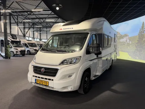 Adria Matrix 670 DC Queensbett / Hubdach | A69 Foto: 5