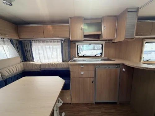 B&uuml;rstner Averso Fifty 460 TS Airco! Beautiful awning French bed photo: 4