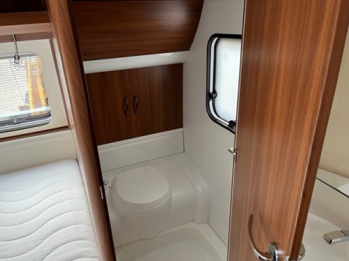 Hobby 495 Ufe Excelent Franz&ouml;sisches Bett, Rangierhilfe . Foto: 2