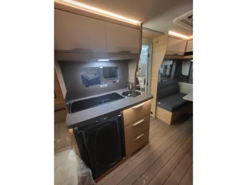 Knaus Sudwind Black Selection 460 EU mooi compleet af fabriek  foto: 21