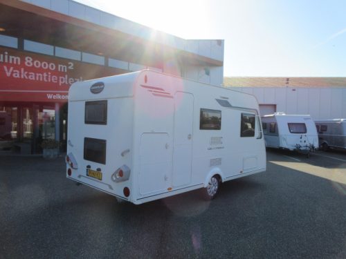 Caravelair Alba Family 426 WITH DOREMA AWNING photo: 17