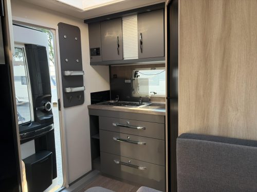 Hobby De Luxe 460 SFF Model 2027 photo: 5