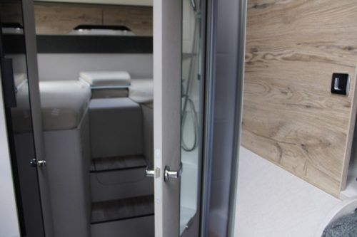 Int&eacute;gral l&eacute;ger jeune Hymer Exsis I 580 Pure 9G Tronic AUTOMATIQUE lits jumeaux (58 photo : 44