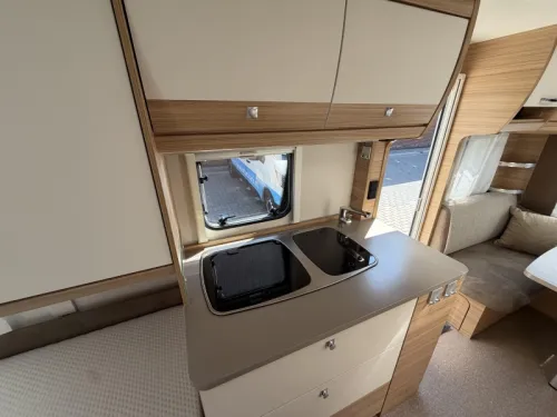 Dethleffs Camper Avantgarde 460 EL Muy completo foto: 11