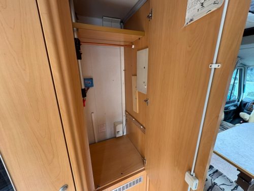 Weinsberg Komet 595 LS Airco, Pop-top roof, U-shaped dinette  photo: 16