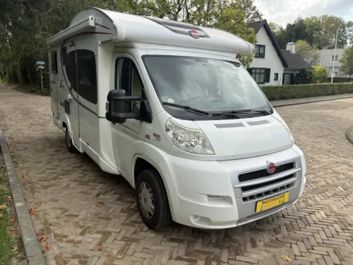 B&uuml;rstner Ixeo Time IT 670 Pop-top roof