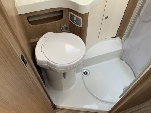 Carthago Malibu I 460 AUTOMATIC 150 hp Integral, Length-beds & Pull-down bed, Garage, Engine air conditioning, Roof air conditioning, Level System, Camper centrum on the road Marum photo: 24