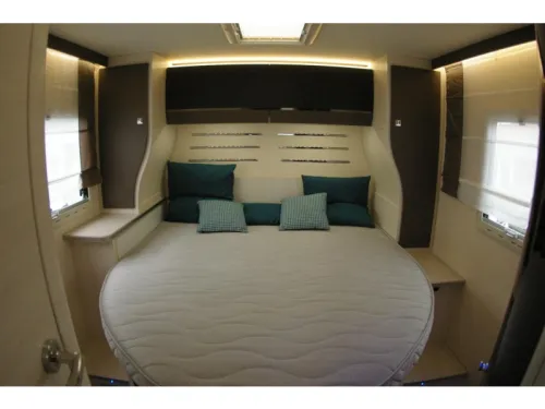 Chausson Exaltis 6028 EB Queensbed, Hubdach.  Foto: 11