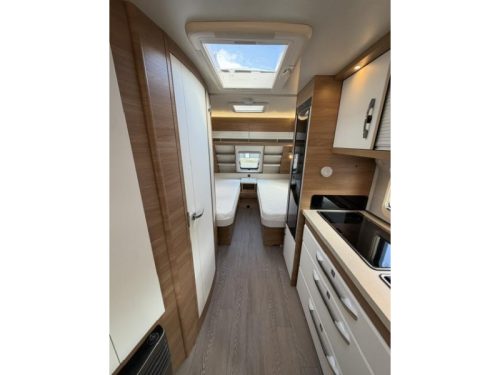 Hobby De Luxe 495 UL Inkl. Rangierhilfe und Markise Foto: 15