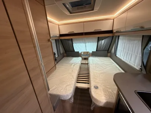 Knaus Sudwind Black Selection 500 EU Einzelbetten / Rundsitzgruppe Foto: 5